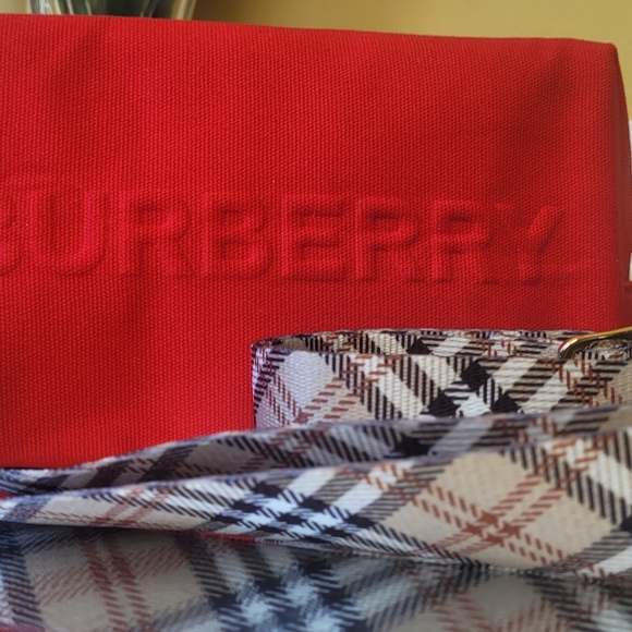 Burberry Pouch converted into to shoulder bag or cross body - Picture 11 of 16
